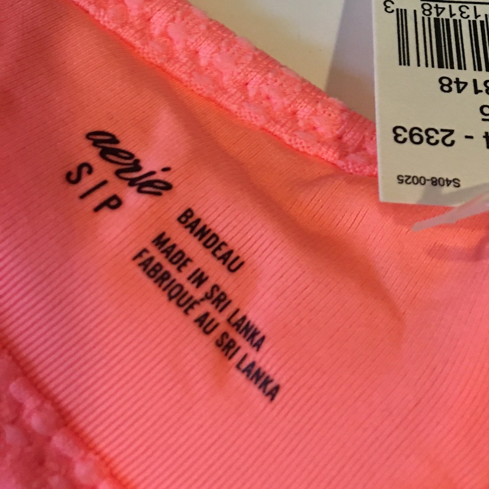 Brand New Size S/P
Aerie Waffle Scalloped Bandeau Bikini Top it is ORANGE 🍊